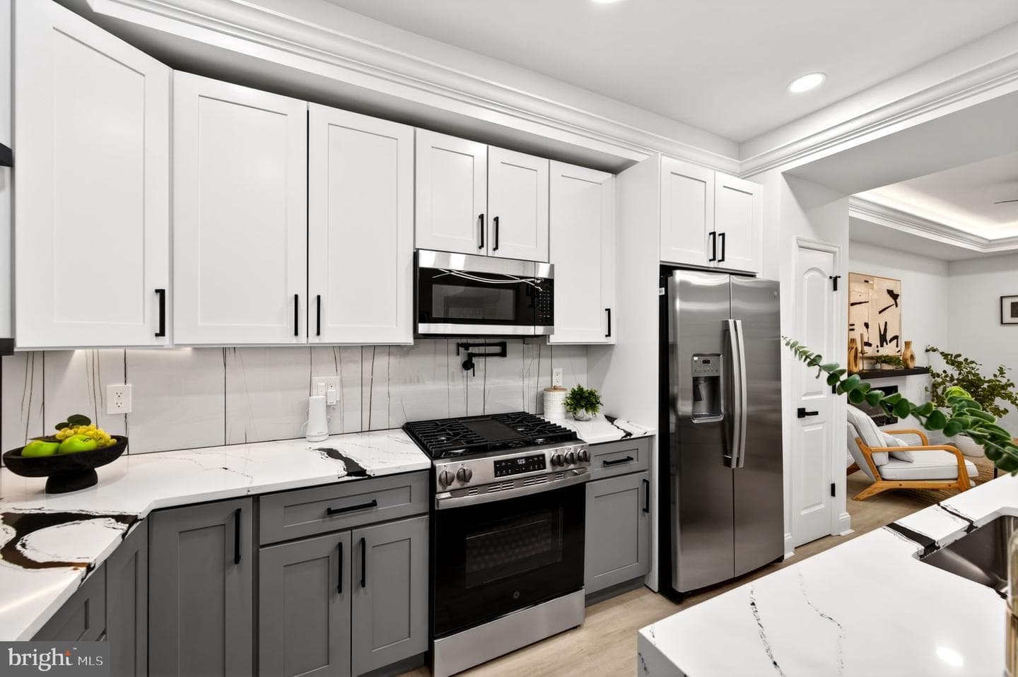 3705 W Garrison Avenue photo 8