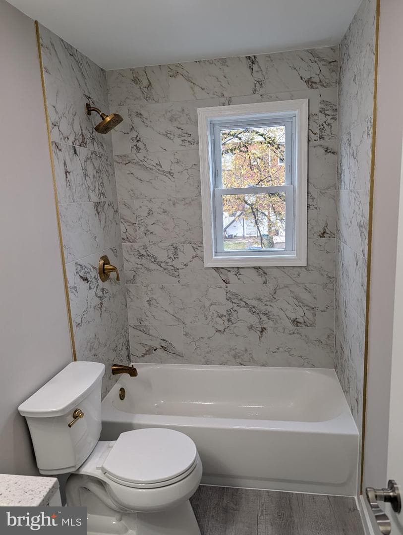 4115 Eastmont Avenue photo 9