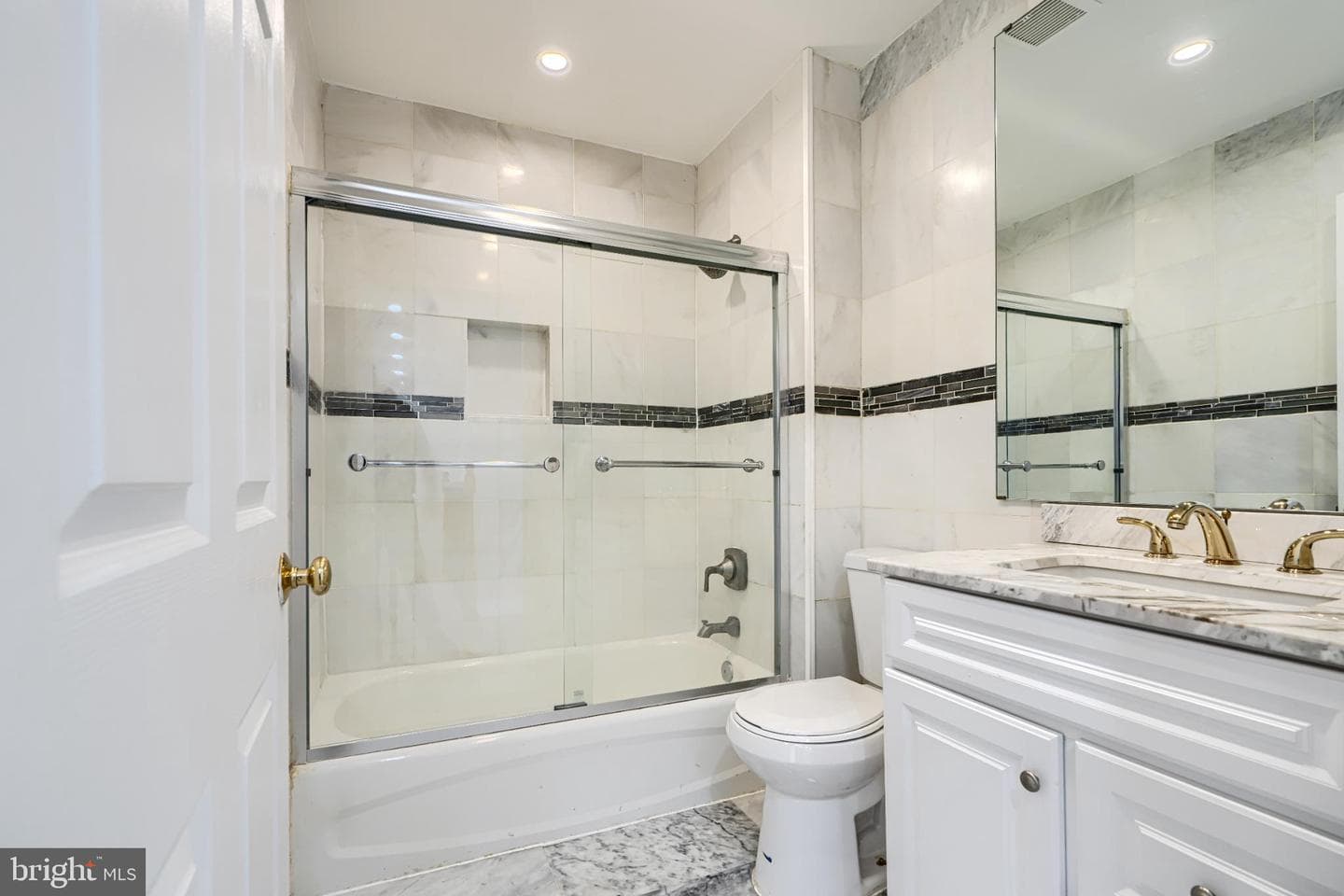 703 George Street photo 13