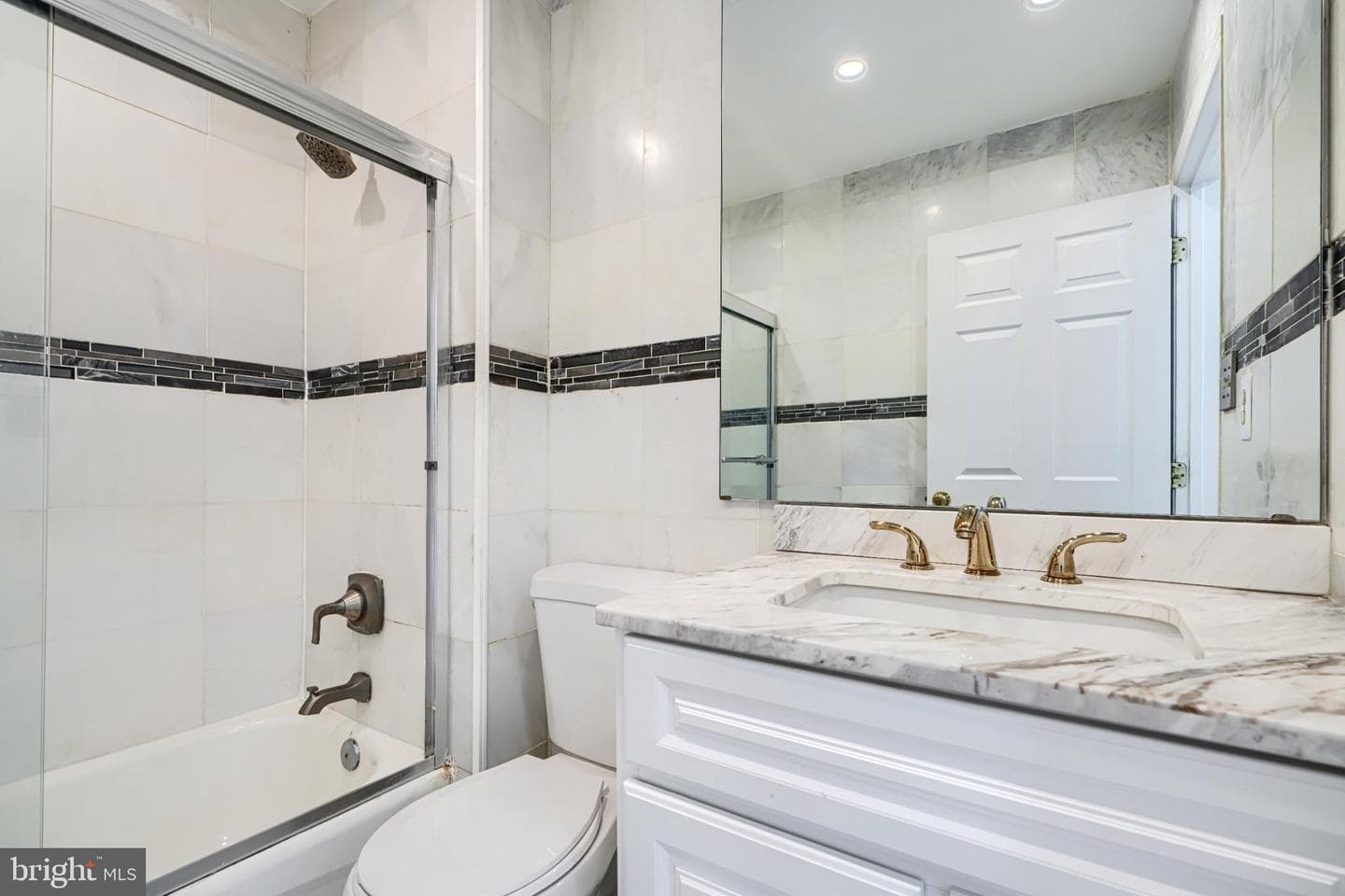 703 George Street photo 14