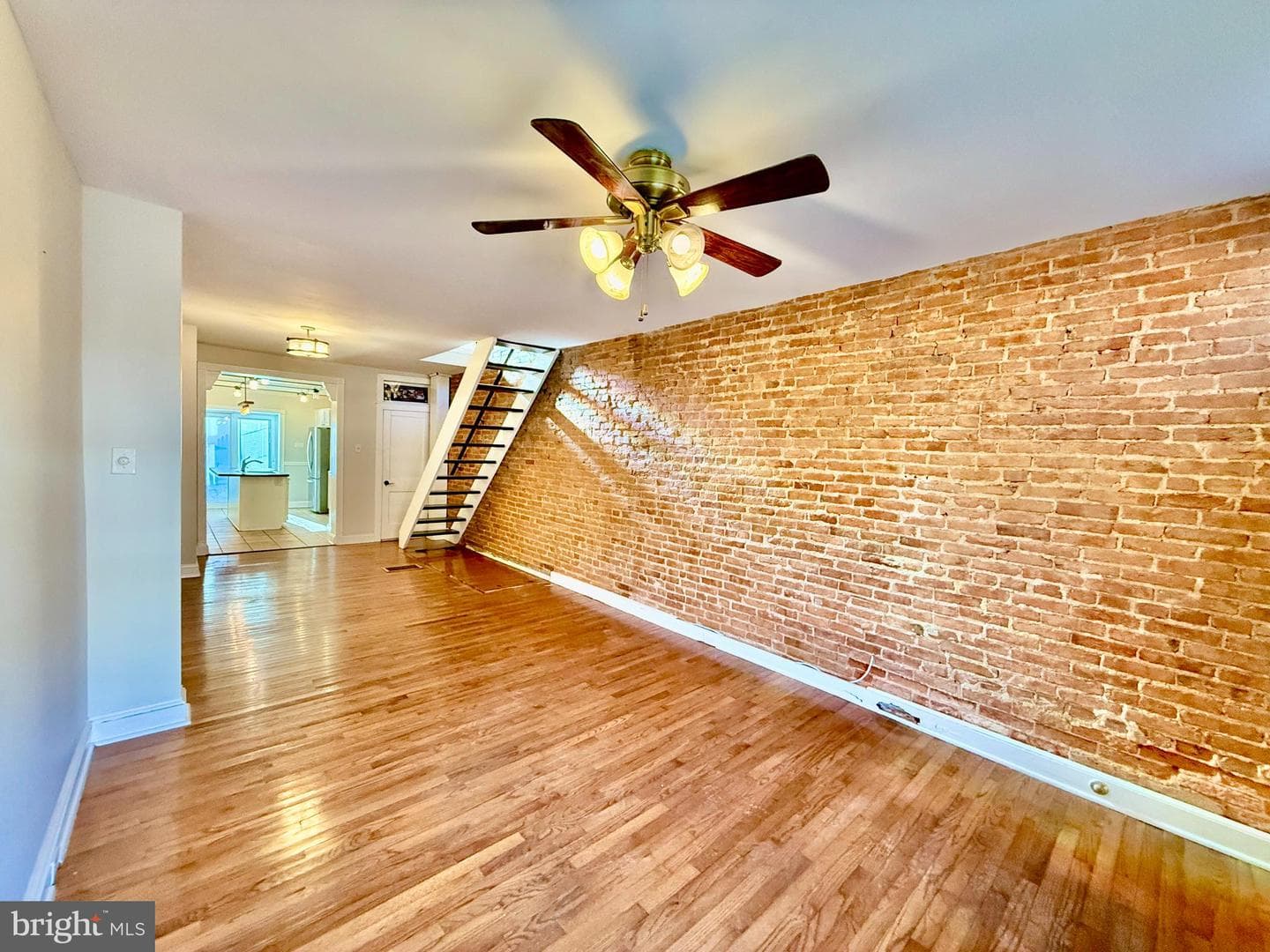 2529 Fleet Street photo 2