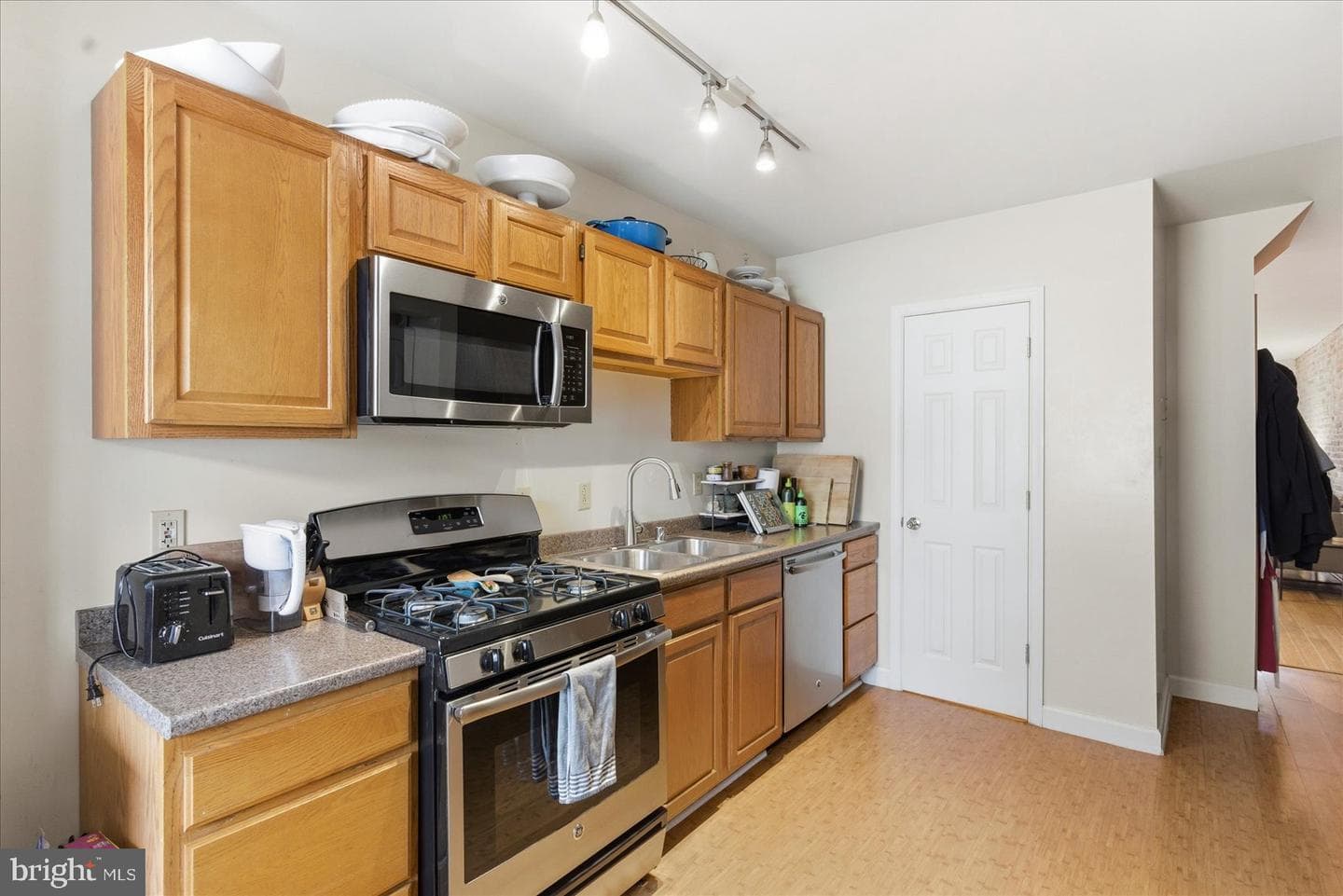 1408 Webster Street photo 9