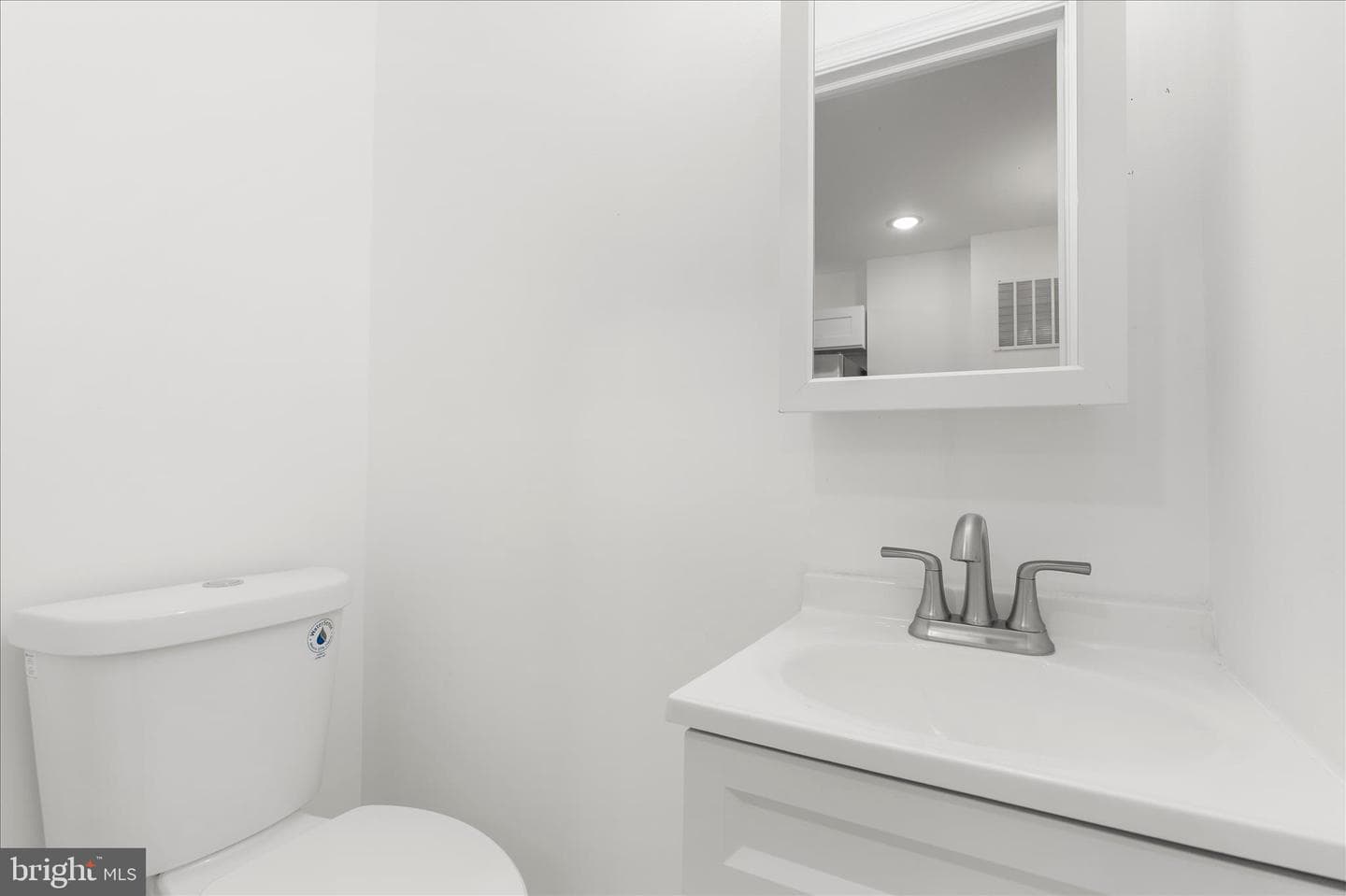 1402 N Montford Avenue photo 10
