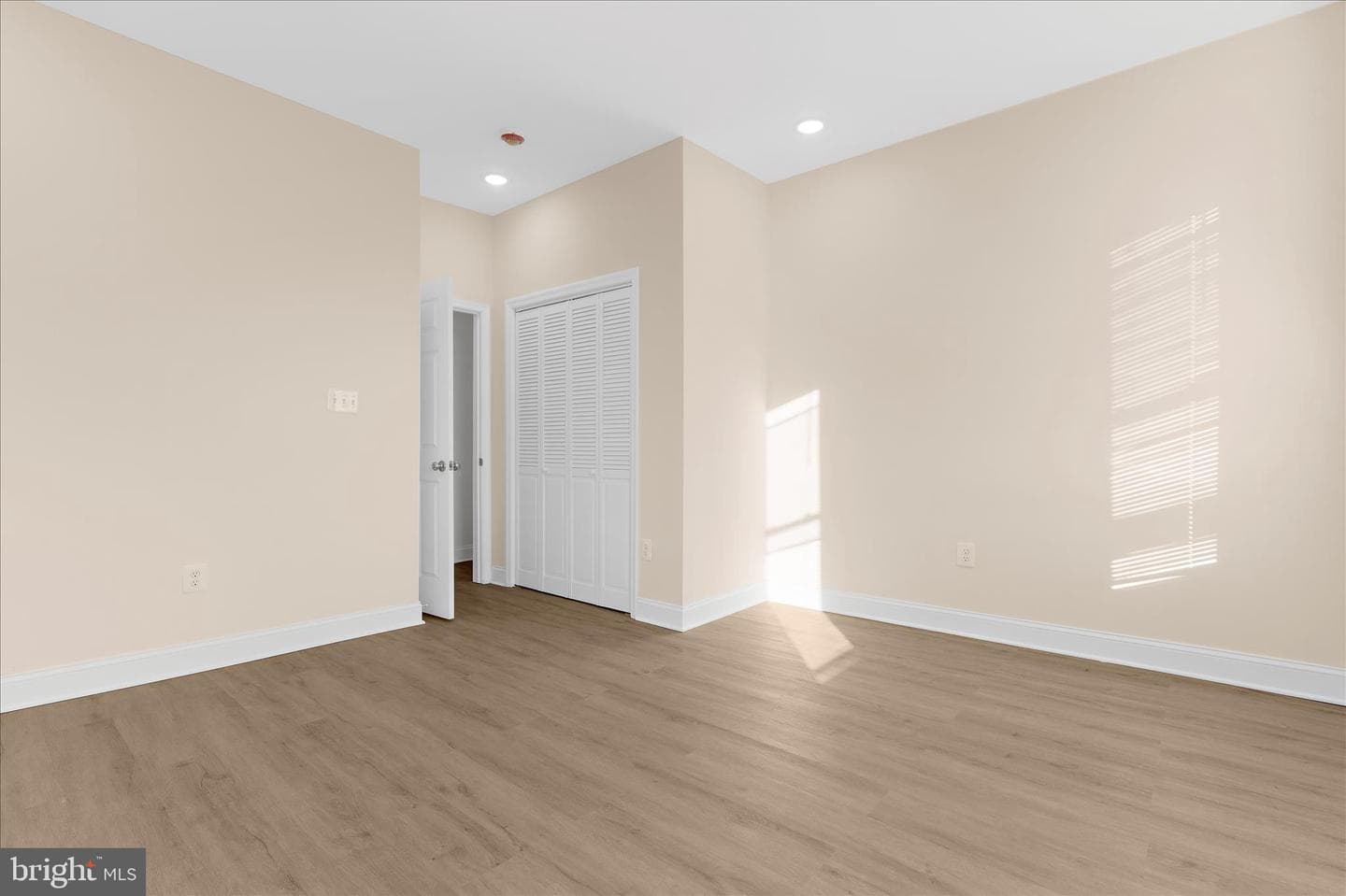 1402 N Montford Avenue photo 17