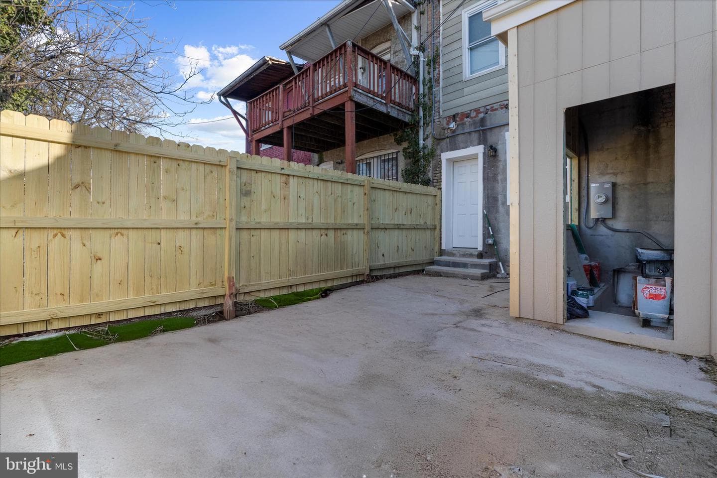 1402 N Montford Avenue photo 37