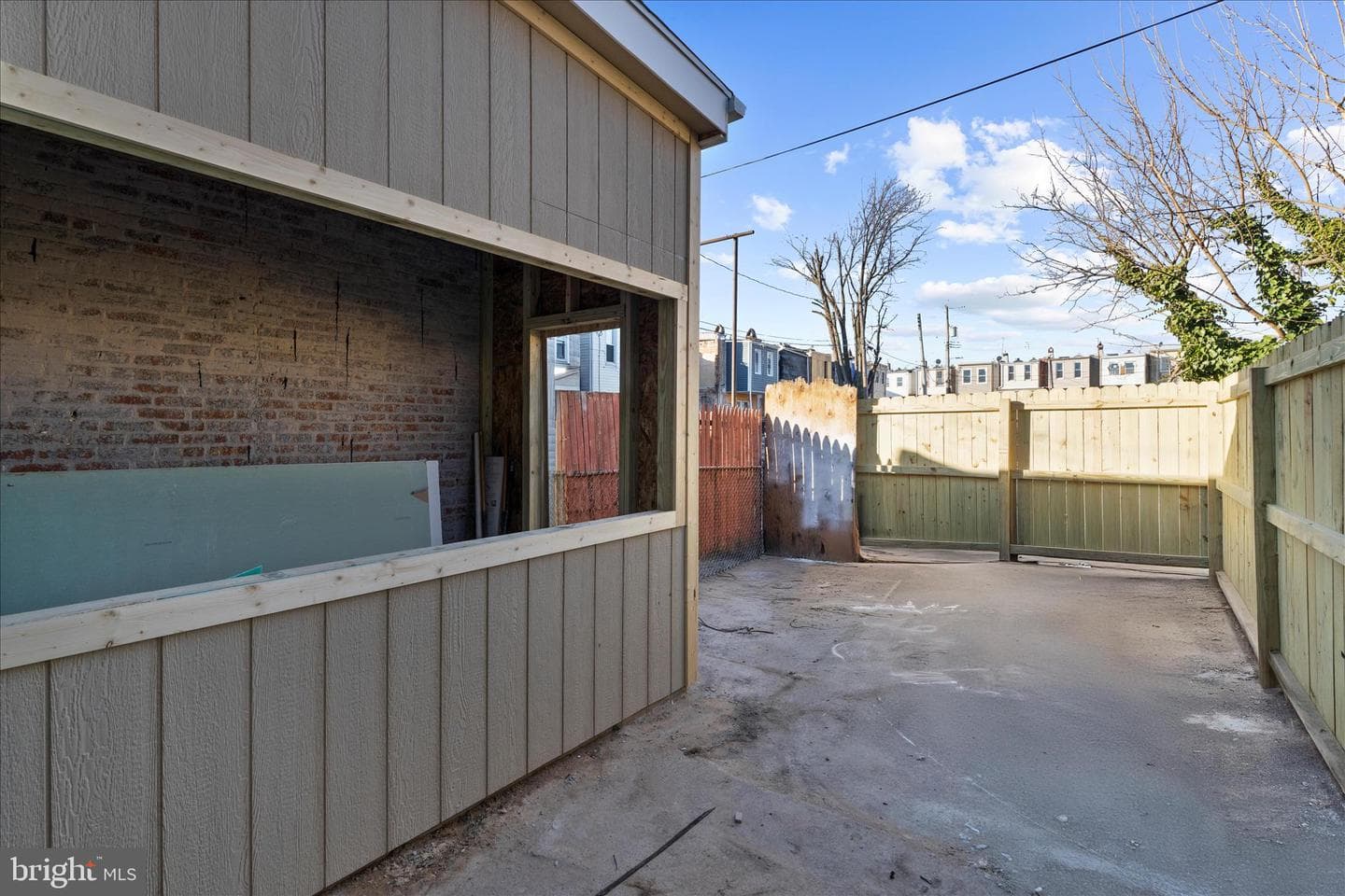 1402 N Montford Avenue photo 39