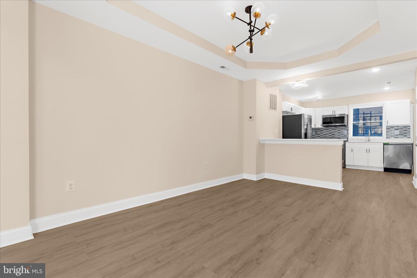 1402 N Montford Avenue photo 4
