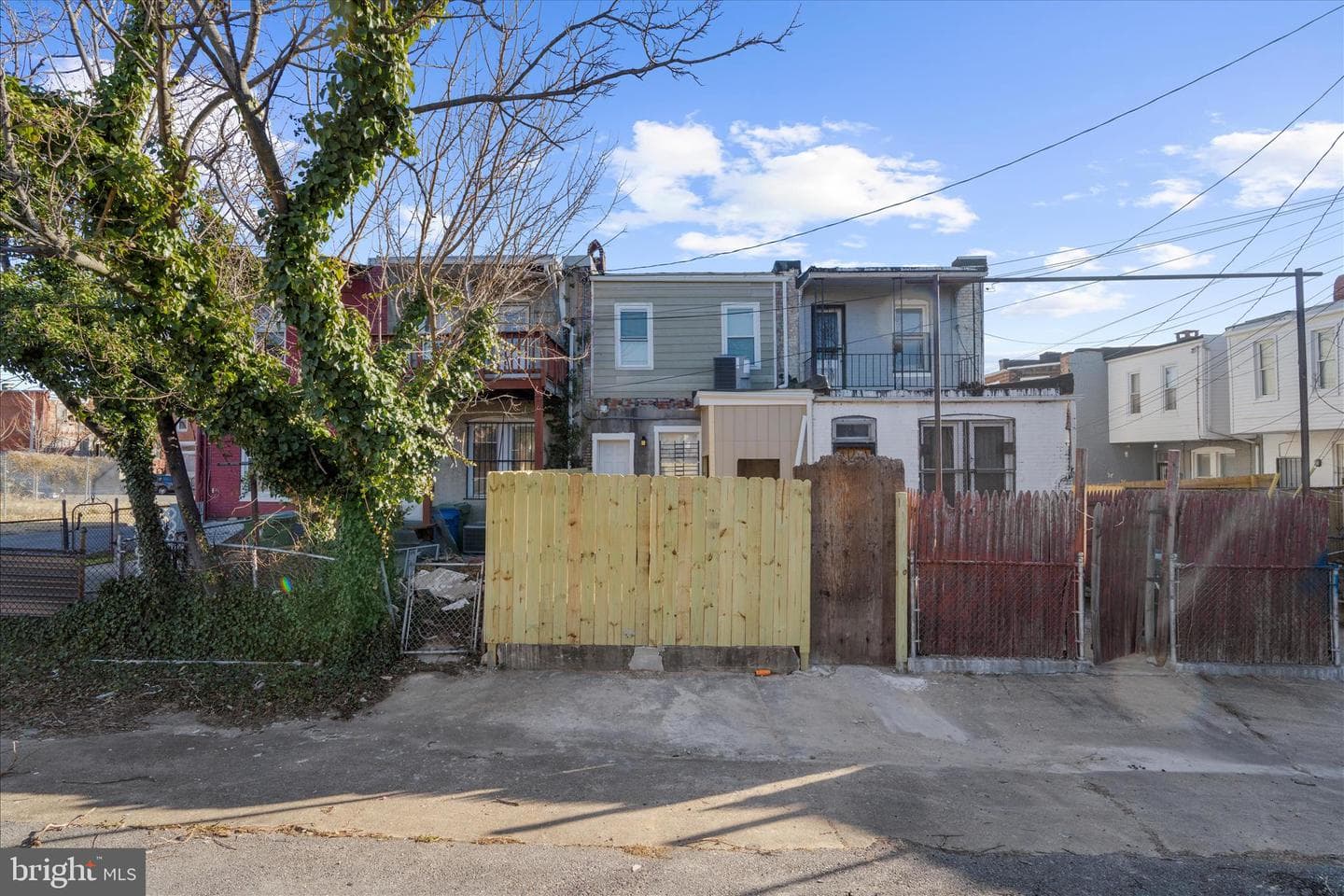 1402 N Montford Avenue photo 40