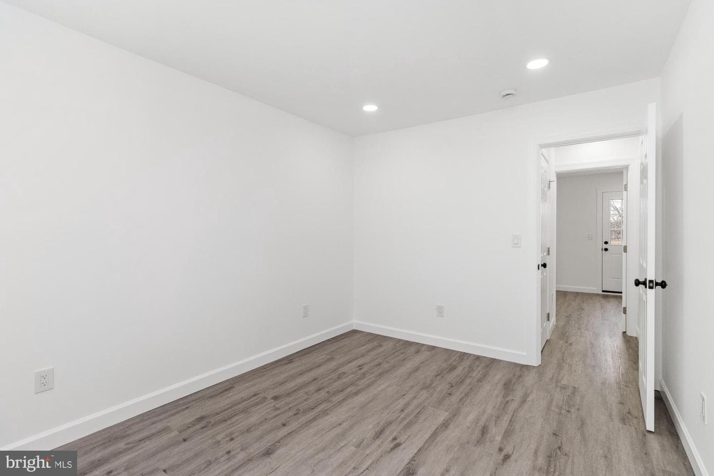 2649 W Lafayette Avenue photo 17