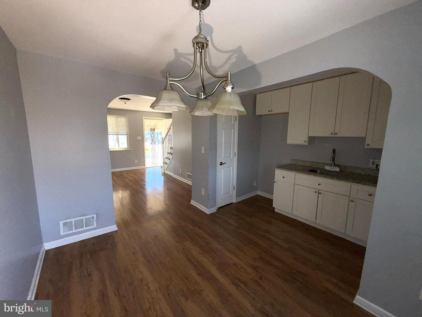 2039 Grinnalds Avenue photo 5