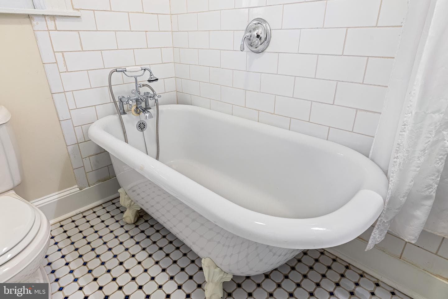 4300 Roland Avenue #302 photo 23