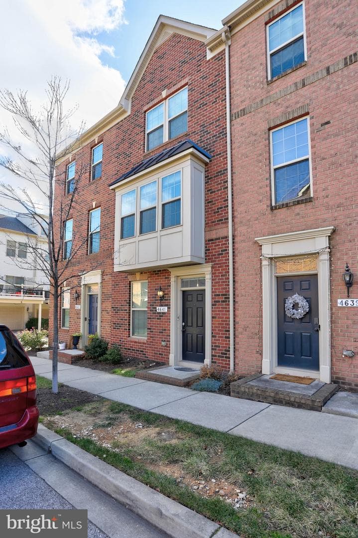 4641 Hudson Street photo 2
