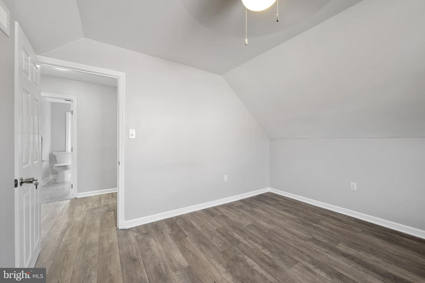4911 Lasalle Avenue photo 37