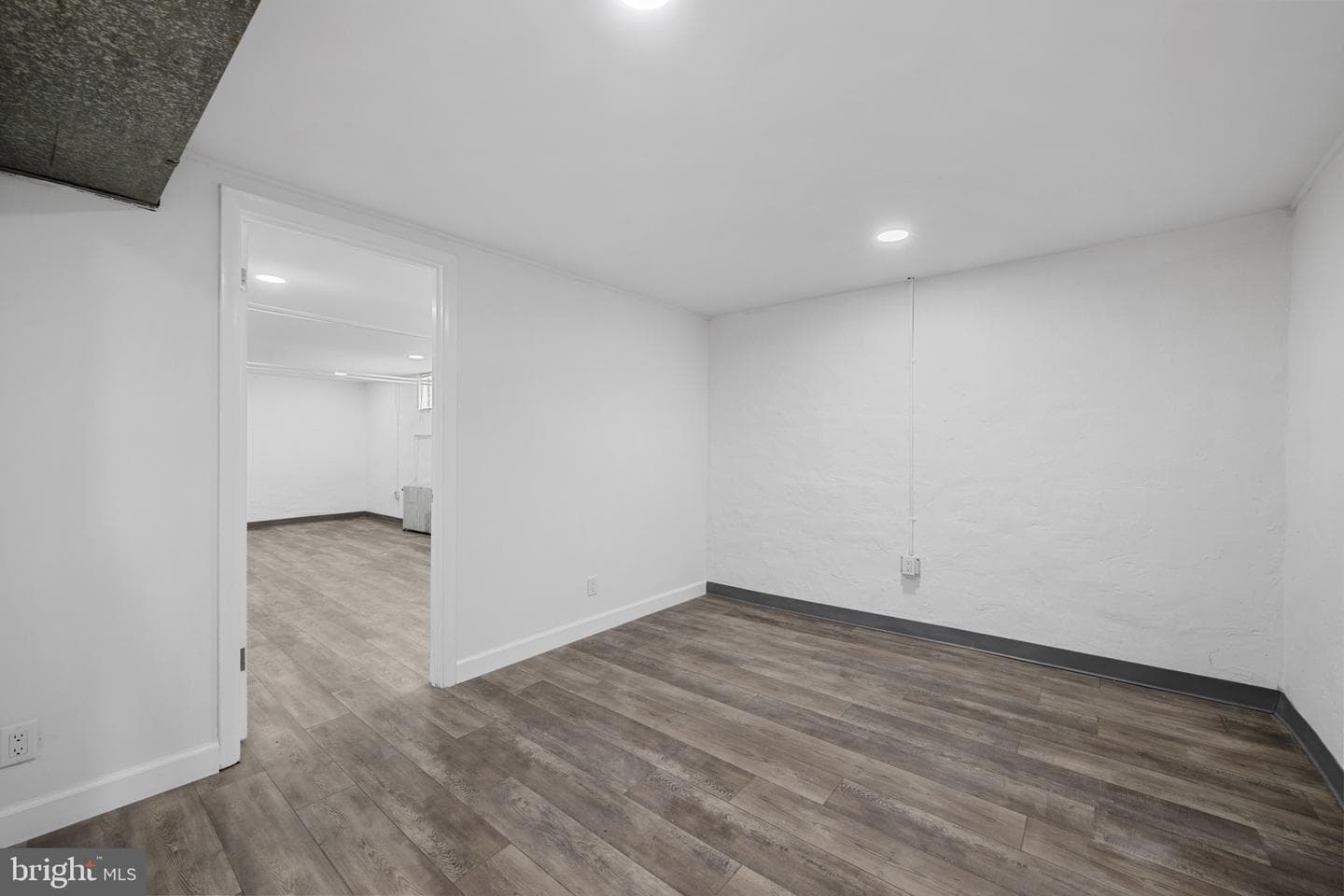4911 Lasalle Avenue photo 54