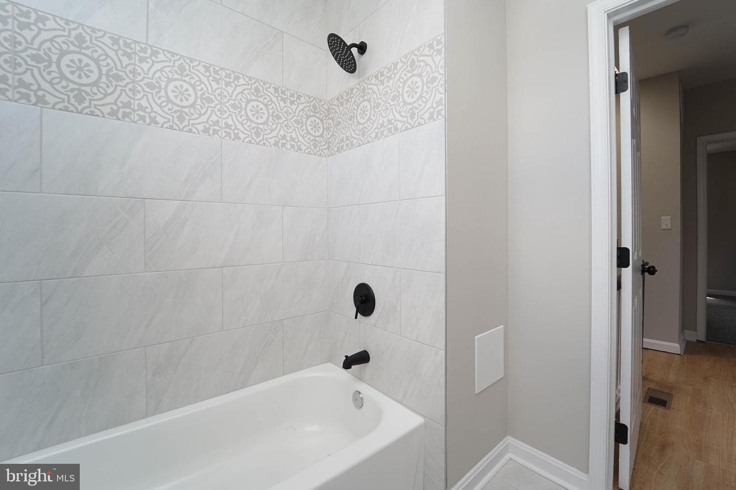 2829 Baker Street photo 16
