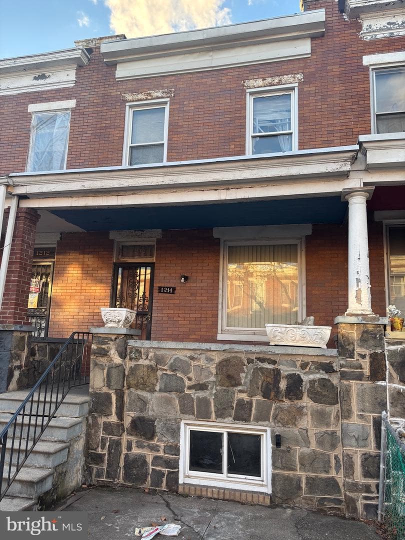 1214 N Potomac Street photo 2