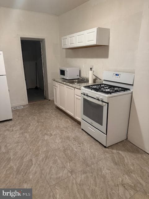 2540 Greenmount Avenue photo 9