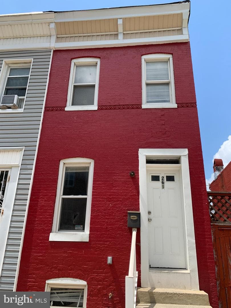 2610 E Lehman Street photo 2