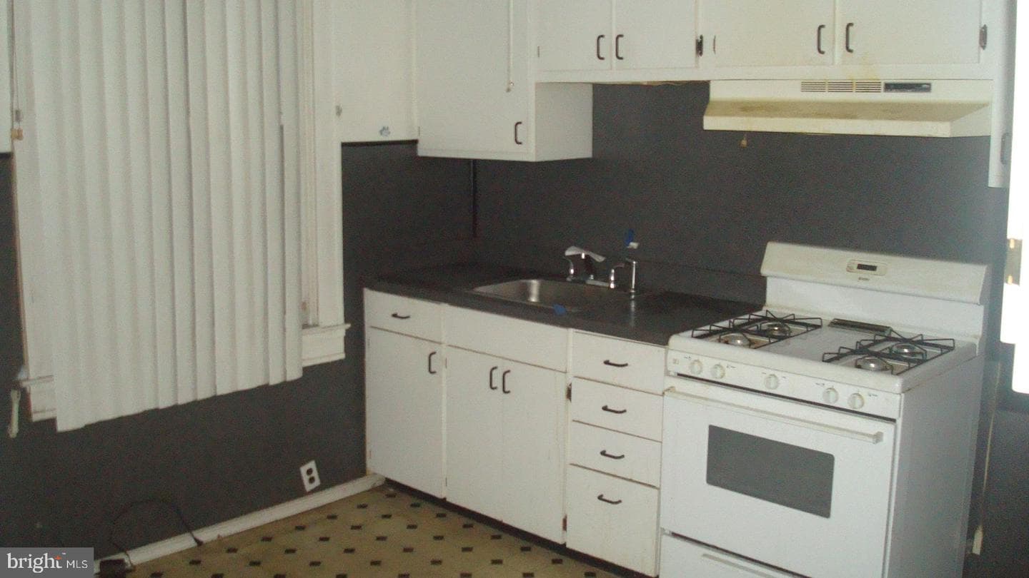 3127 Ravenwood Avenue photo 2