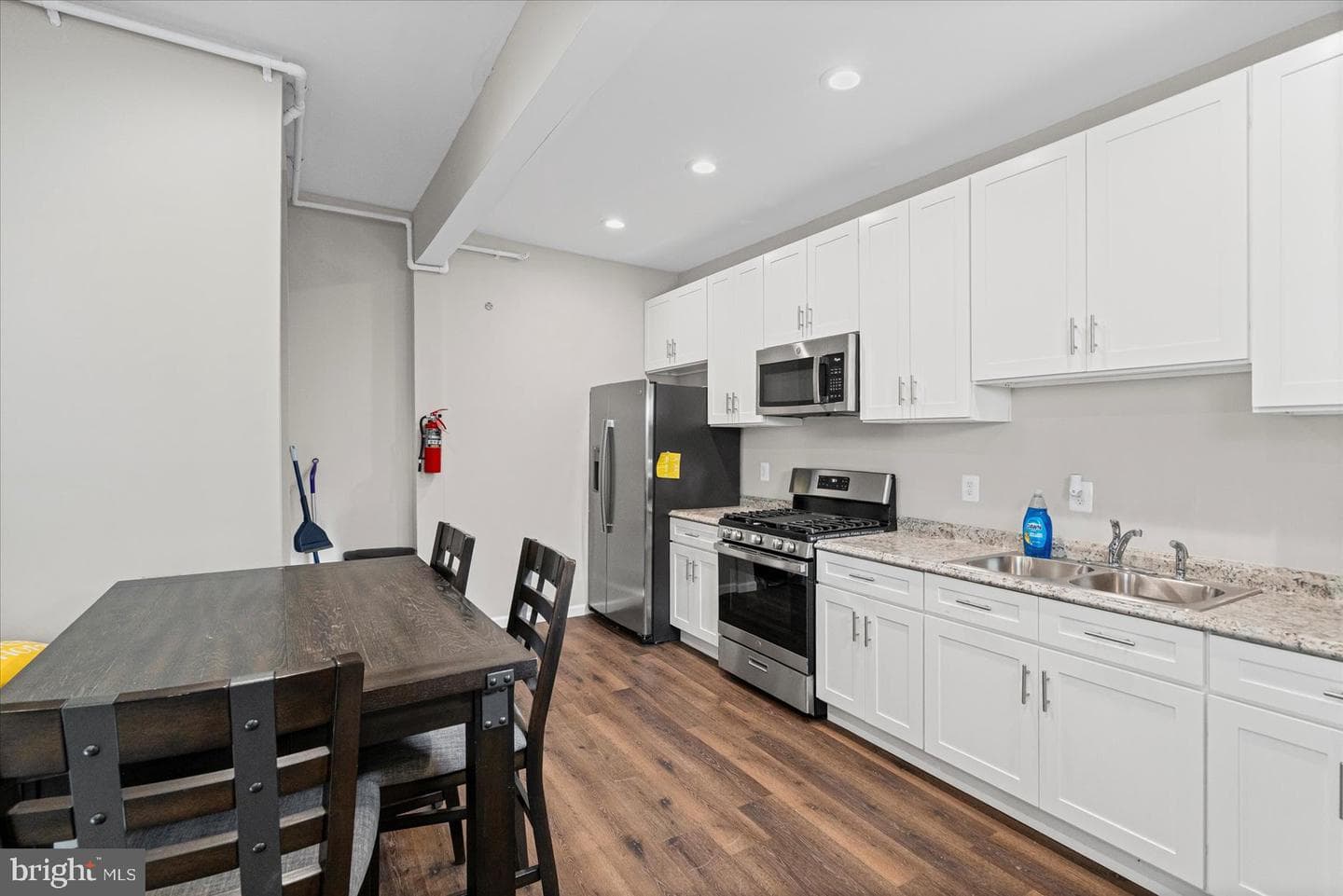 2101 Elsinore Avenue photo 12