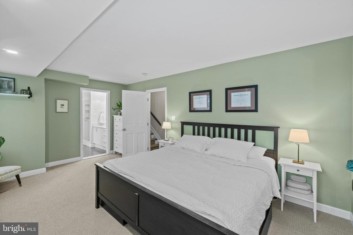 132 W Lee Street photo 15