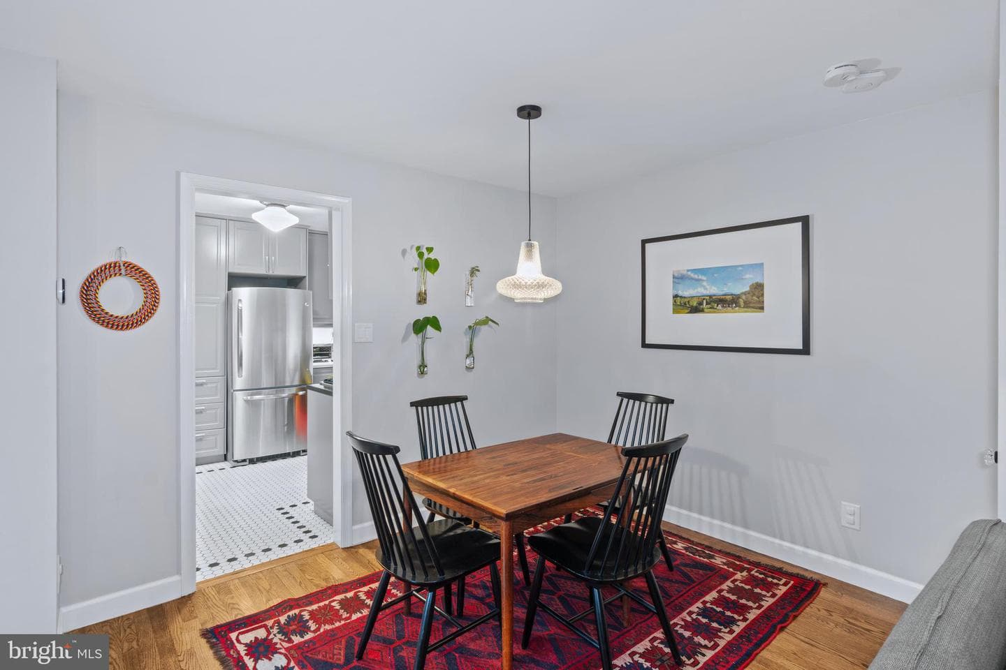 132 W Lee Street photo 5