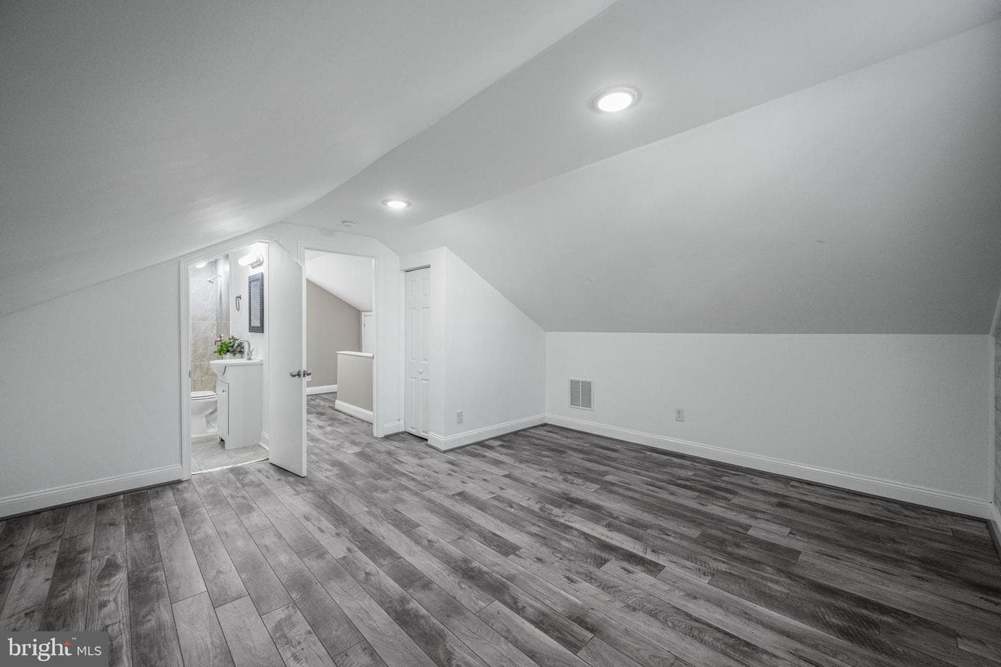 6303 Moyer Avenue photo 28