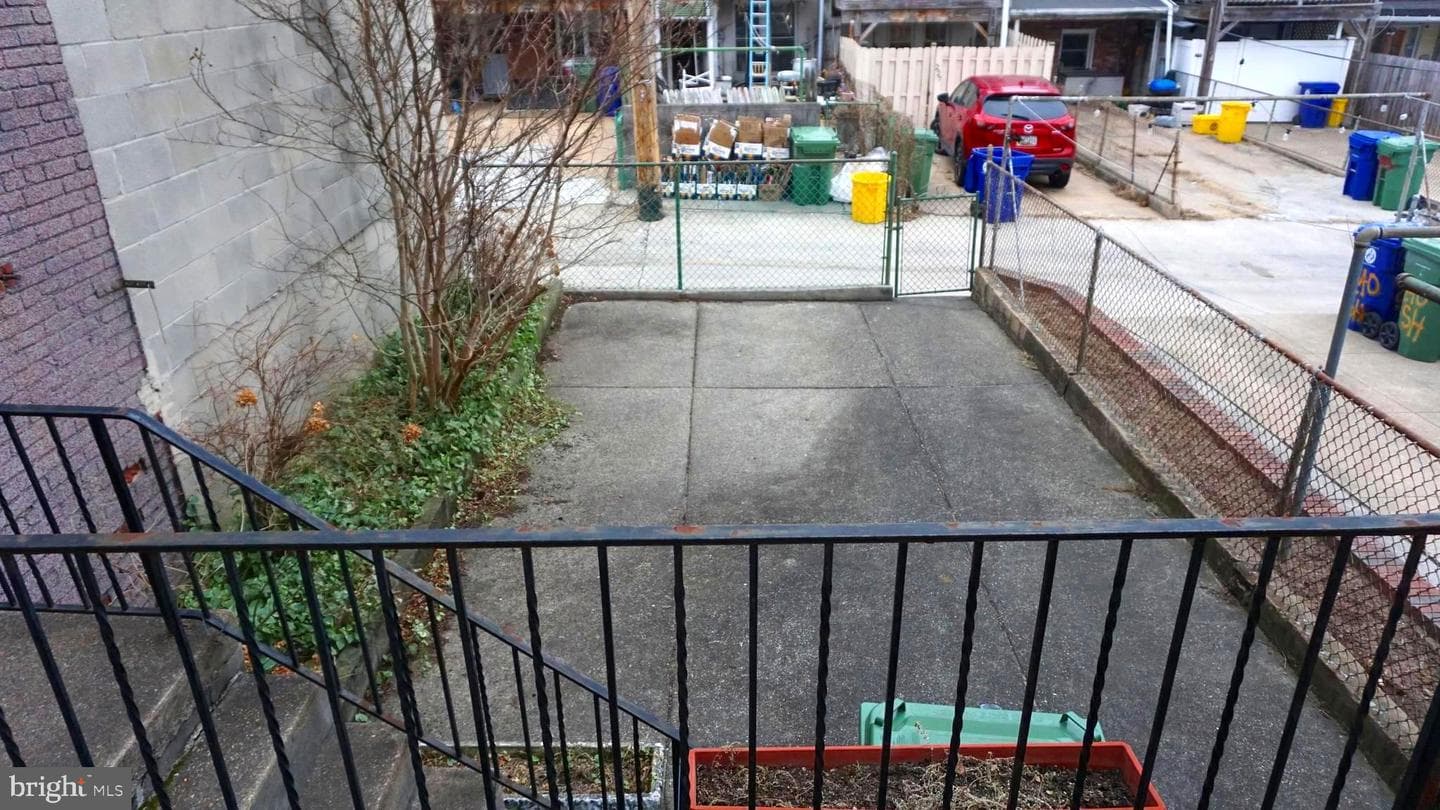 242 S Highland Avenue photo 2