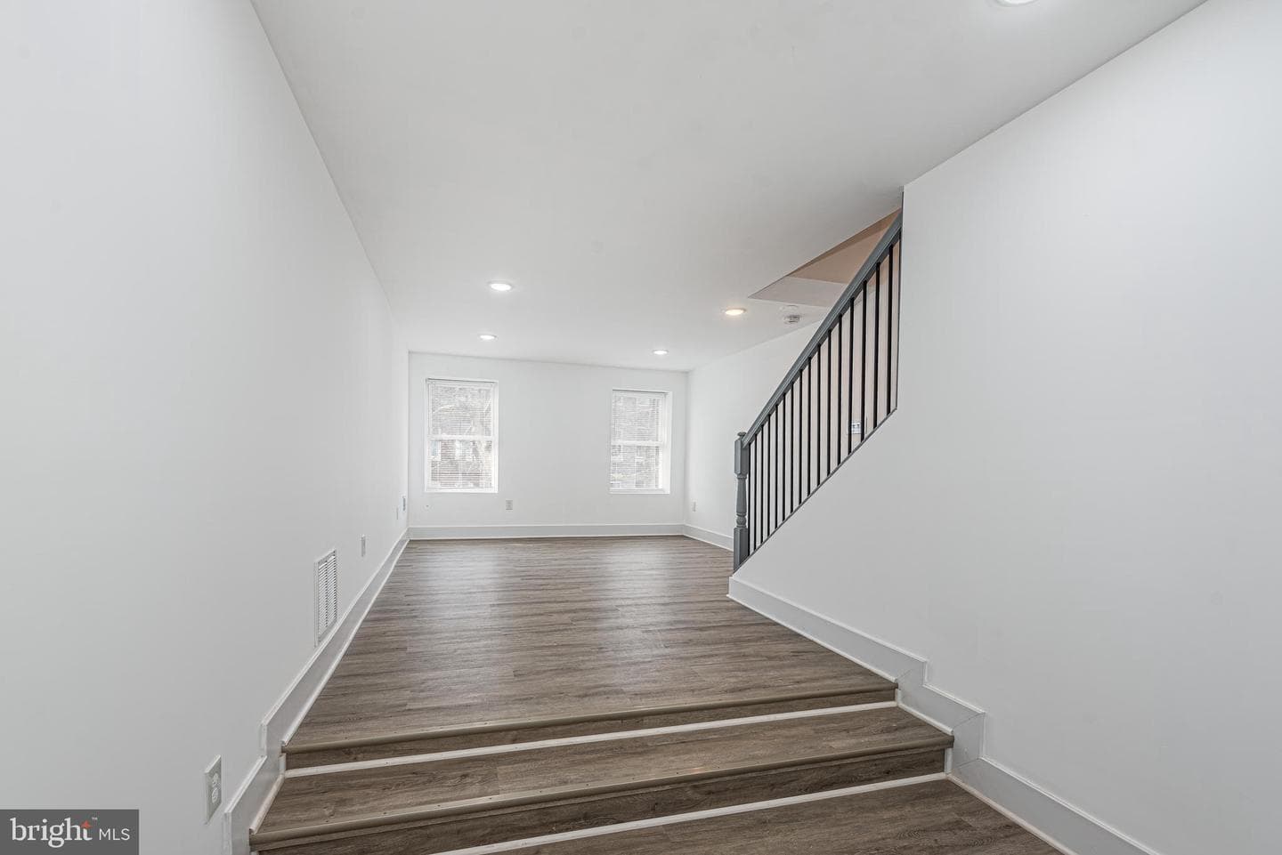 1007 N Mount Street photo 11
