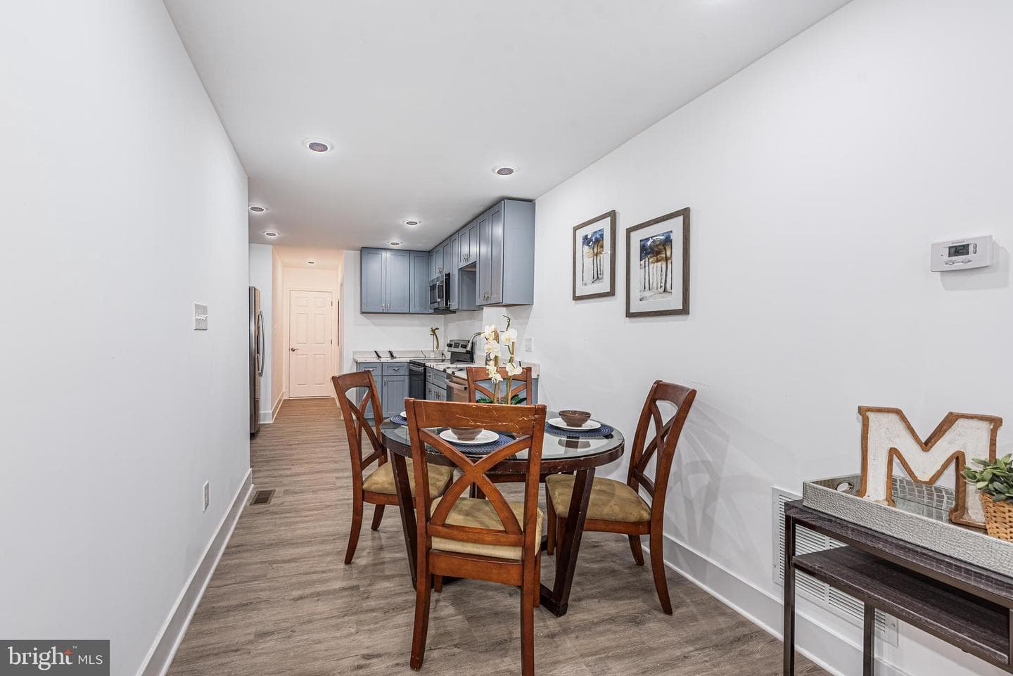 1007 N Mount Street photo 4