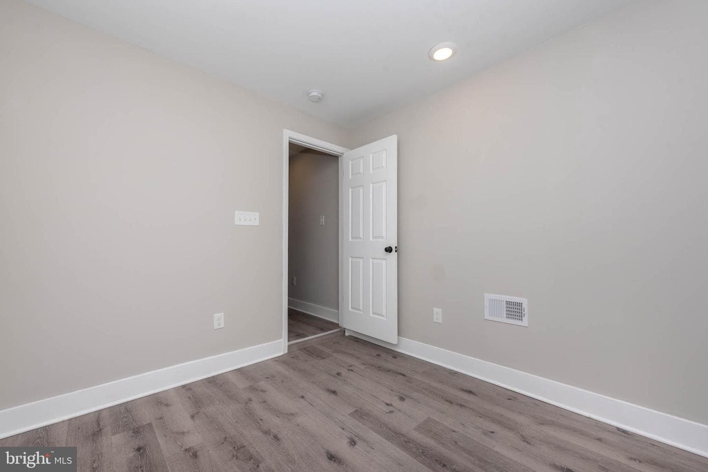 1011 N Mount Street photo 13
