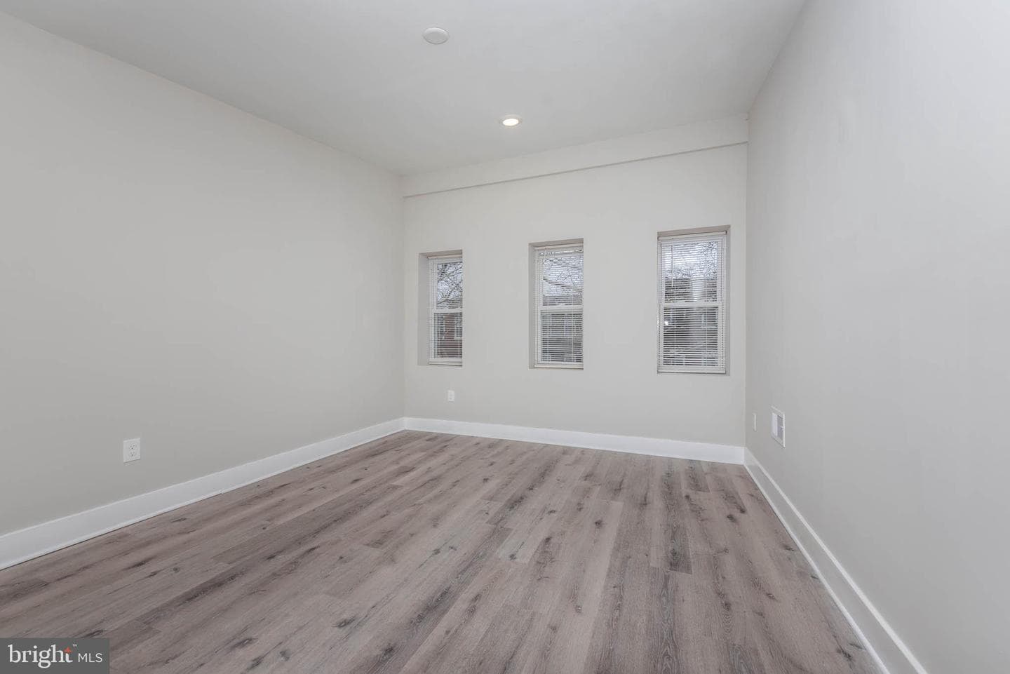 1011 N Mount Street photo 14