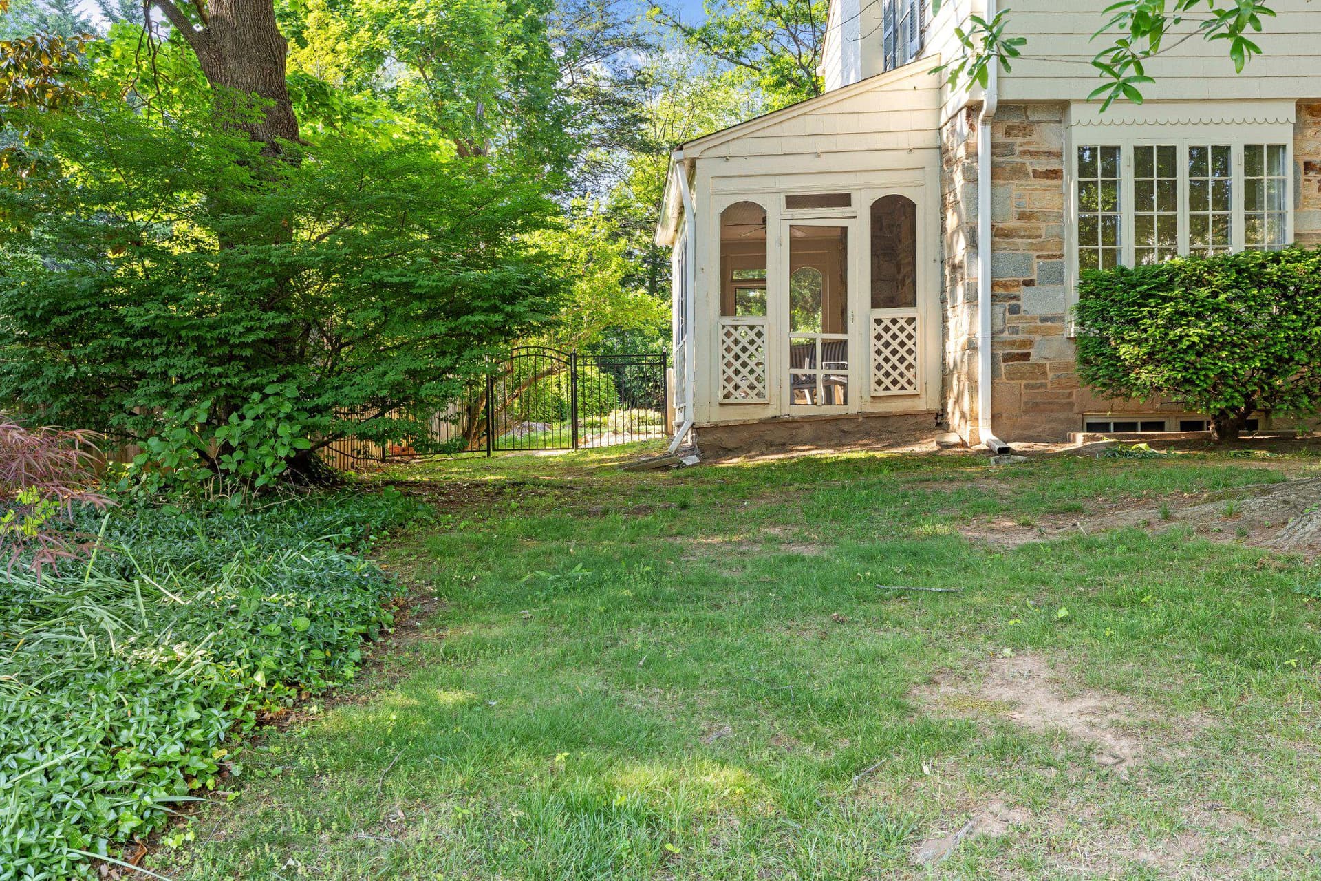 104 Gittings Avenue photo 3