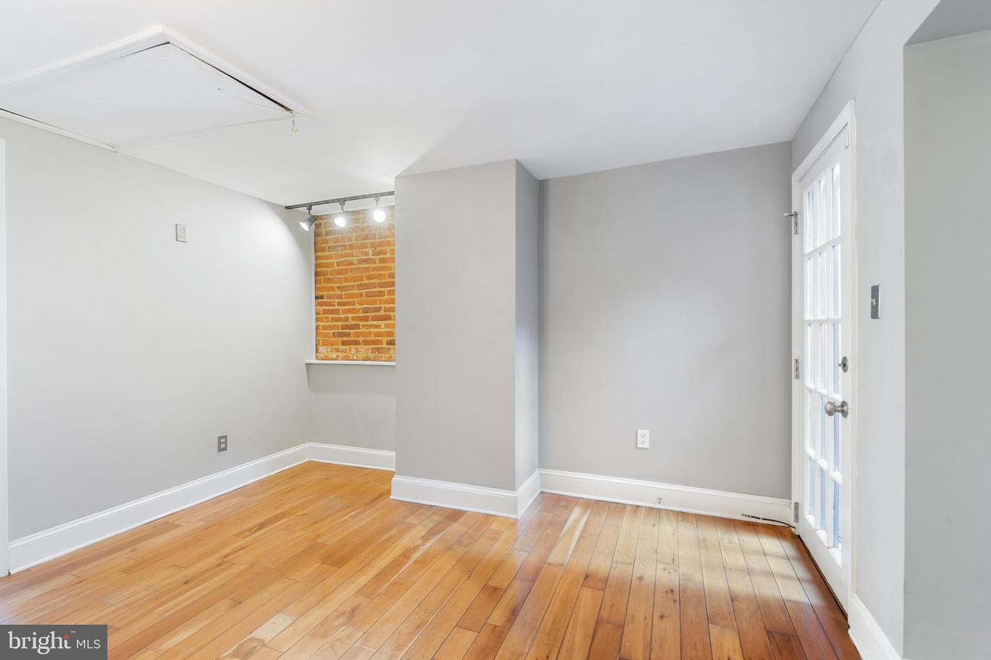 2235 Essex Street photo 28