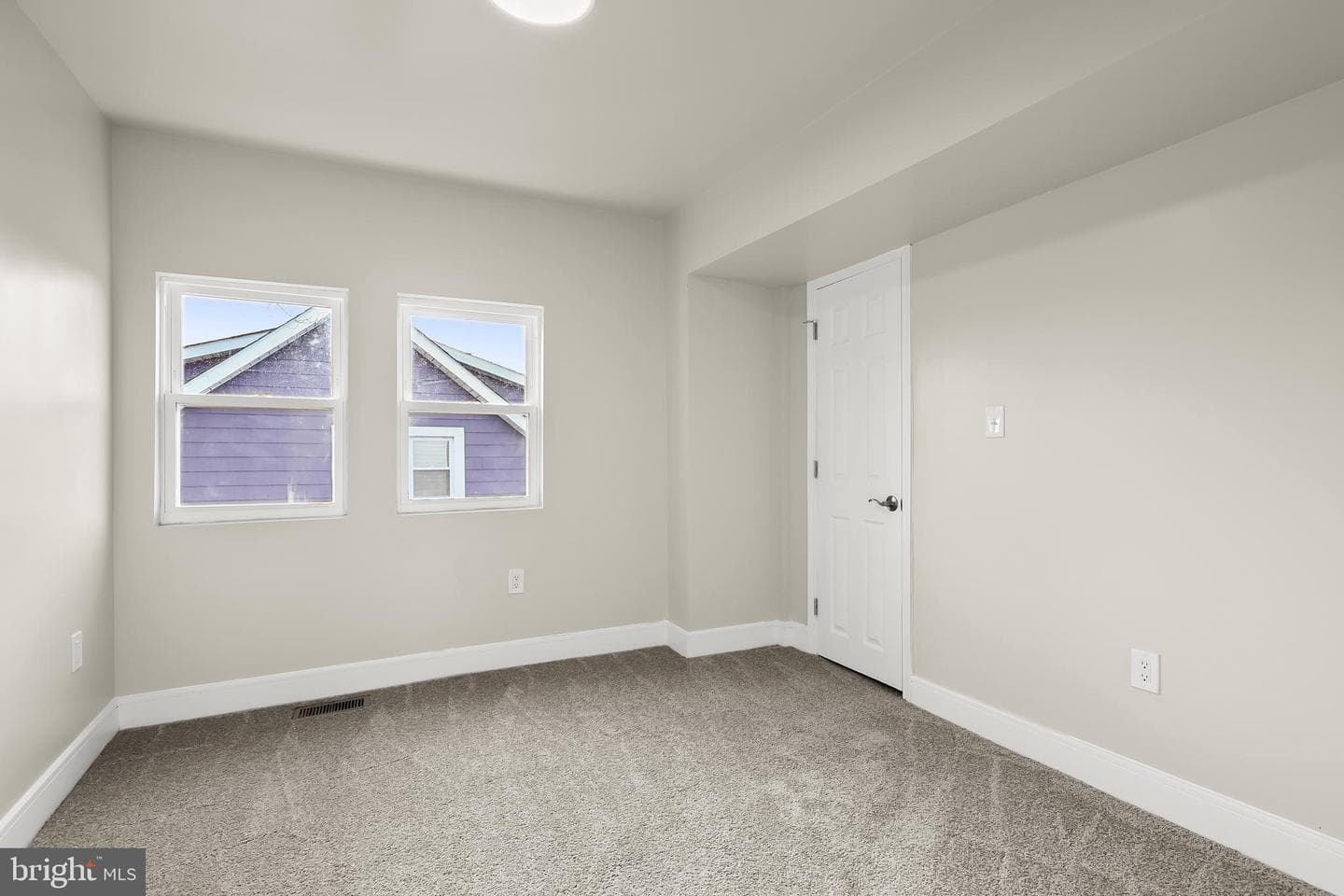 5403 Hamlet Avenue photo 36