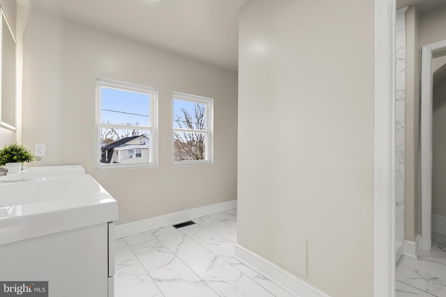 5403 Hamlet Avenue photo 43