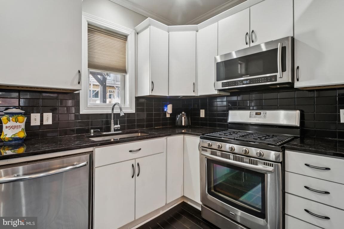 121 S Curley Street photo 16
