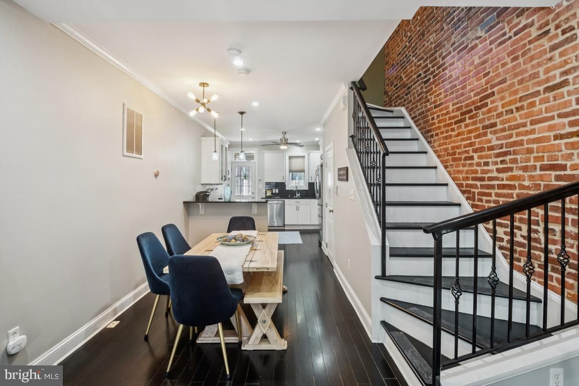 121 S Curley Street photo 9