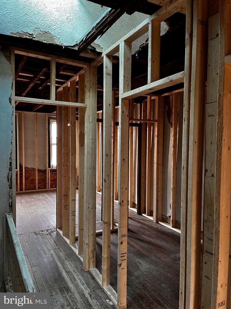 2557 Hollins Street photo 5