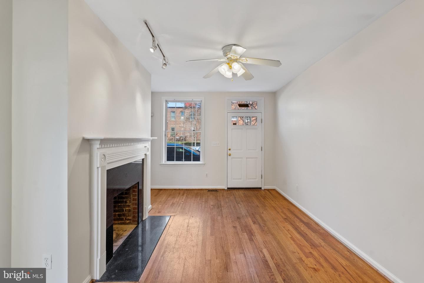1239 W Lombard Street photo 3