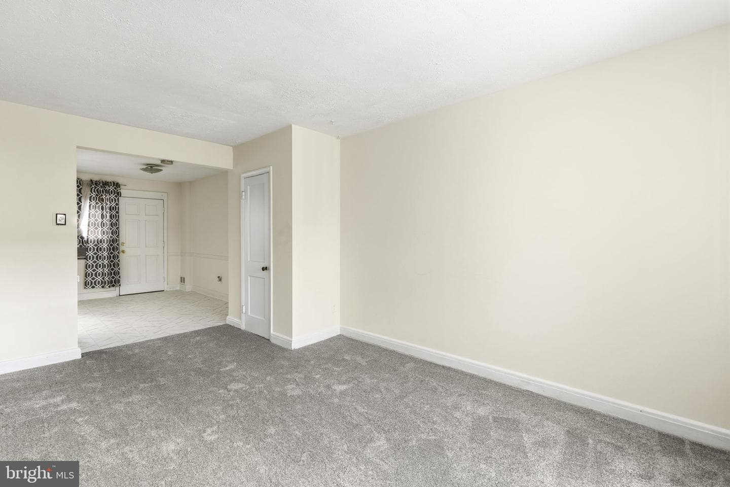 5527 Nome Avenue photo 4