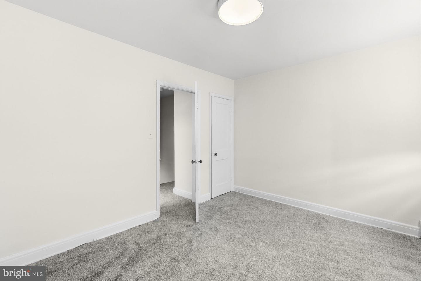 5527 Nome Avenue photo 9