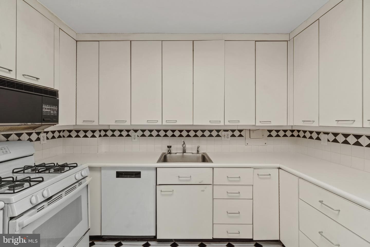 7121 Park Heights Avenue #603 photo 10