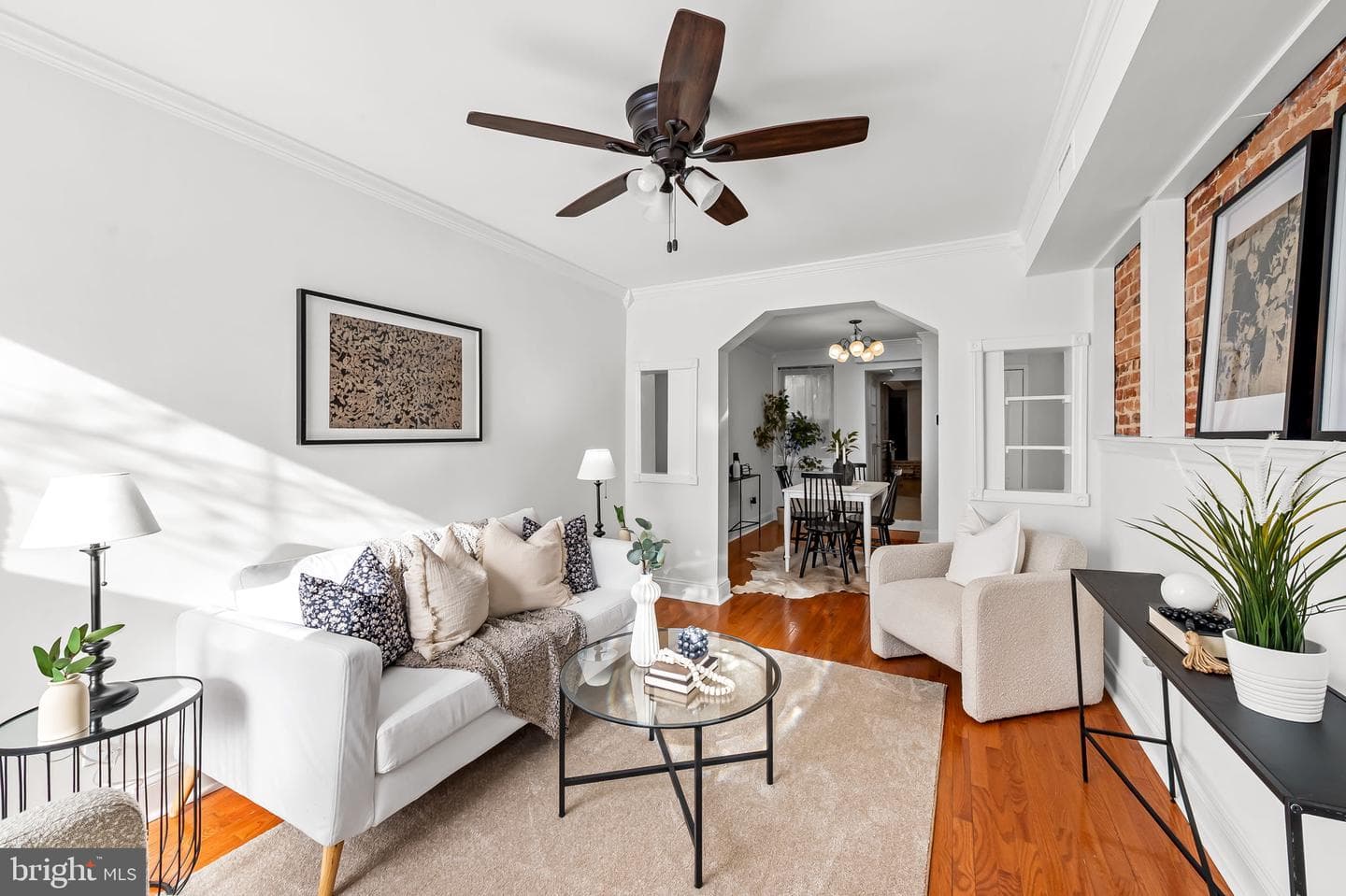 2234 Fleet Street photo 3