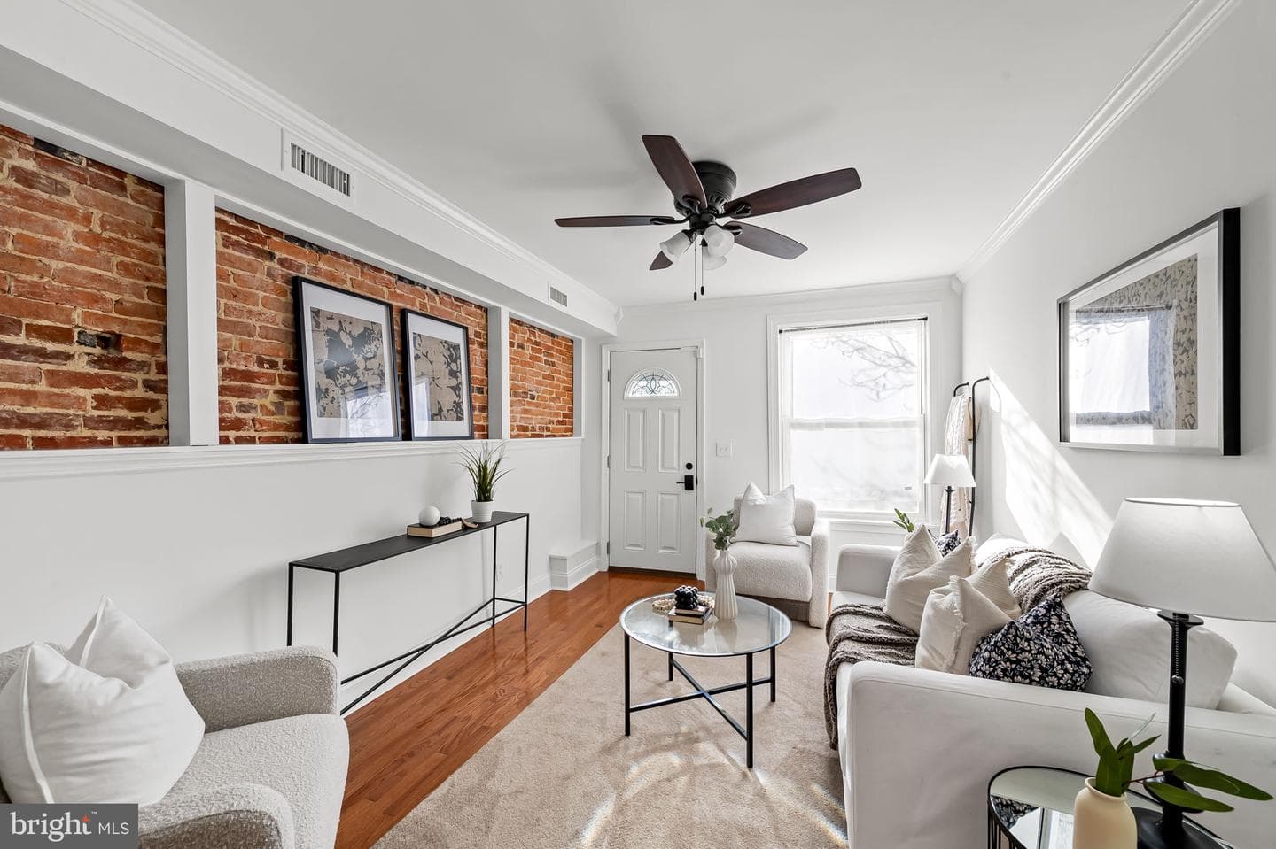 2234 Fleet Street photo 4