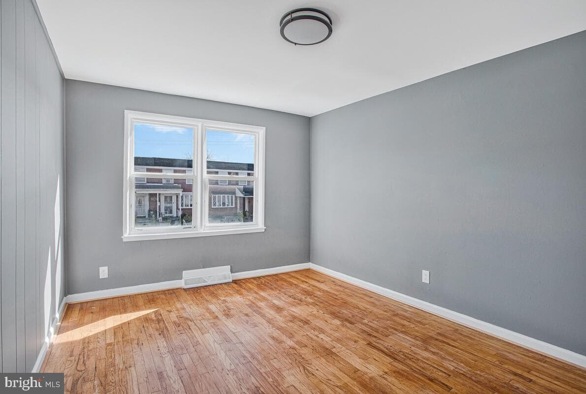 5528 Whitby Road photo 19