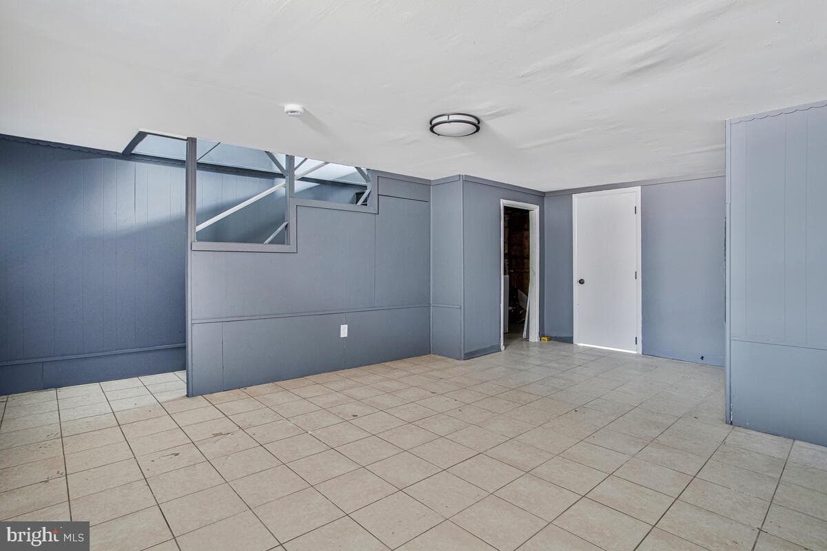 5528 Whitby Road photo 25