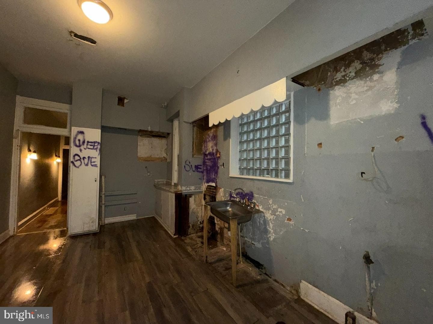 2449 Woodbrook Avenue photo 4
