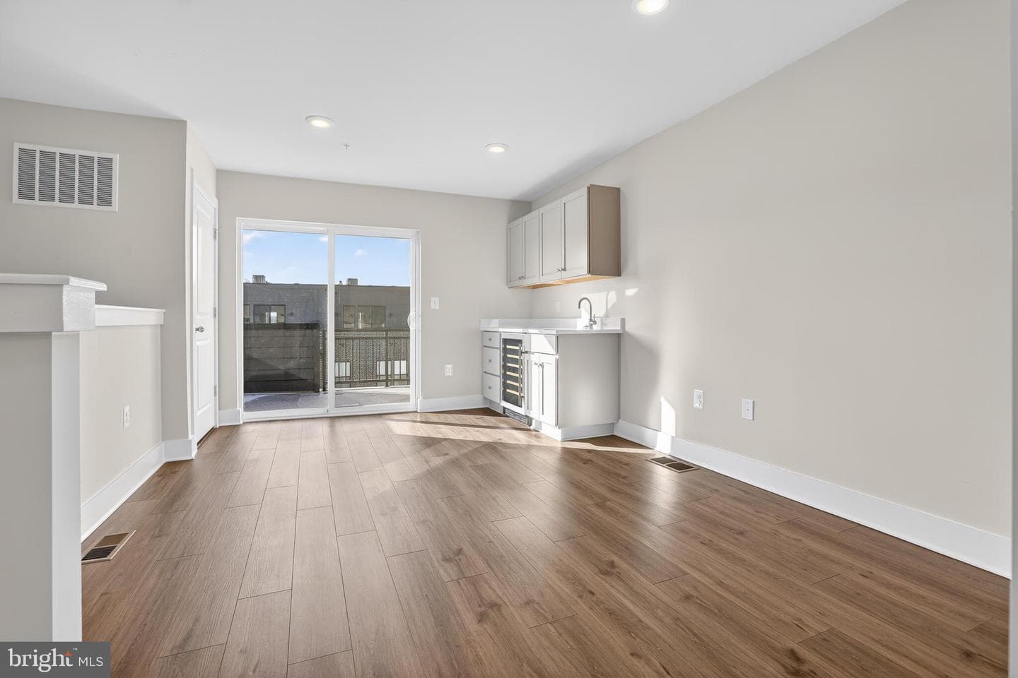 2719 Light Street photo 3