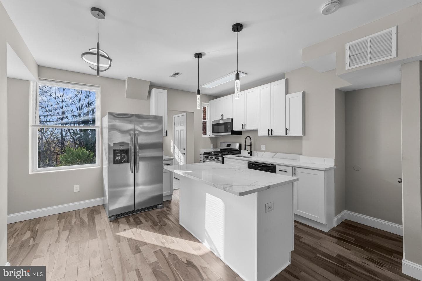 3307 Ravenwood Avenue photo 2